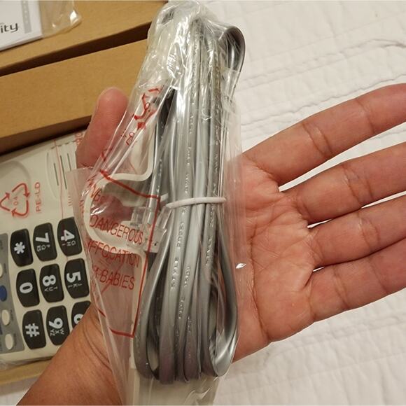 Clarity P300 Amplified Phone with PicturePerfect Dialing NEW IN BOX - Picture 8 of 9